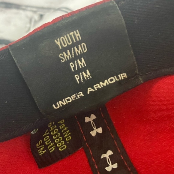 Under Armour Youth S/M Red & Black Baseball Fitted Cap - Picture 4 of 7